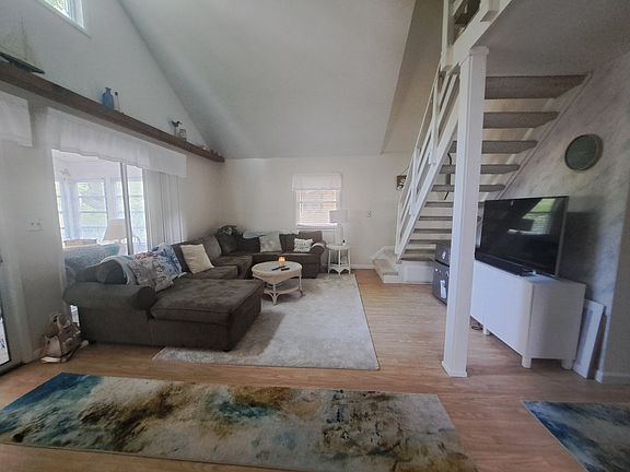 4th image of 23020 Linden Dr