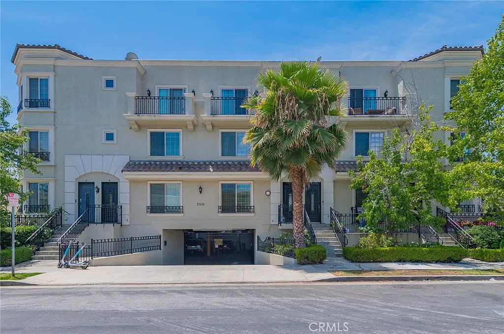 3 bed, 3.5 bath, 1820 sqft, $5,300 — Photo 1