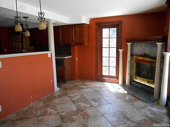 4th image of 23 Plymouth Ave