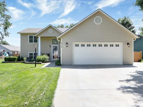 8728 Eagle Feather Dr, Manhattan, KS 66502