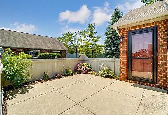 3rd image of 2581 Roberts Ct