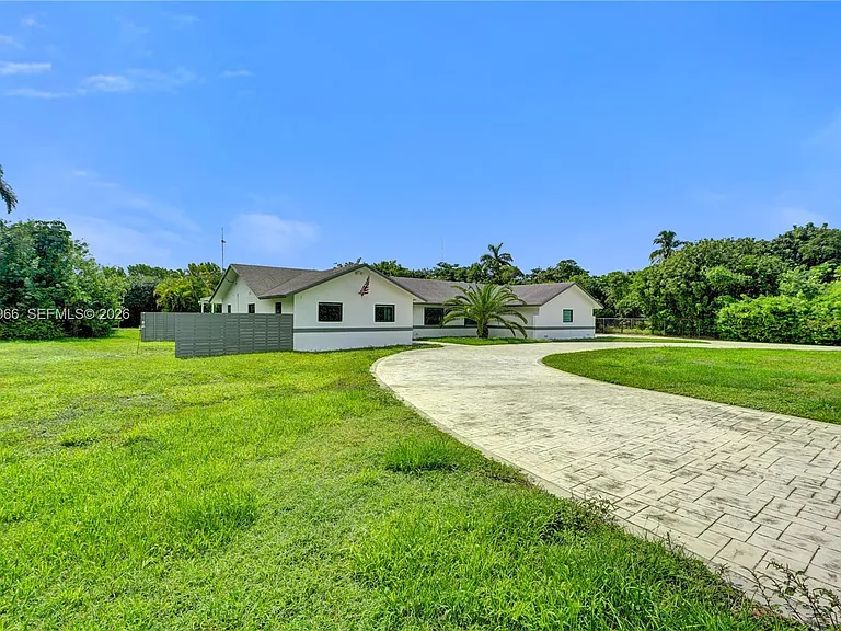 22421 SW 184th Ave — Photo 32