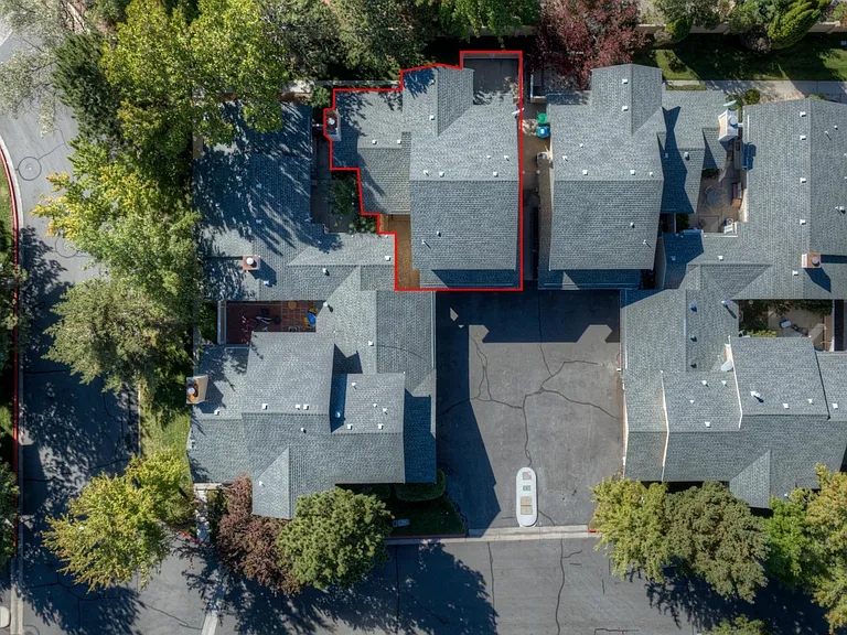 6024 Conness Way — Photo 33