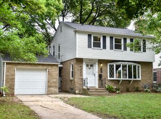 2560 N 93rd St, Wauwatosa, WI 53226