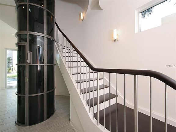 4th image of 275 Cosmopolitan Ct