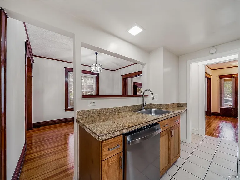 1214 E 10th Ave — Photo 17