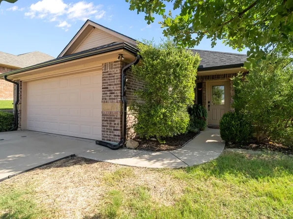 1261 Newcastle Dr, Weatherford, TX 76086