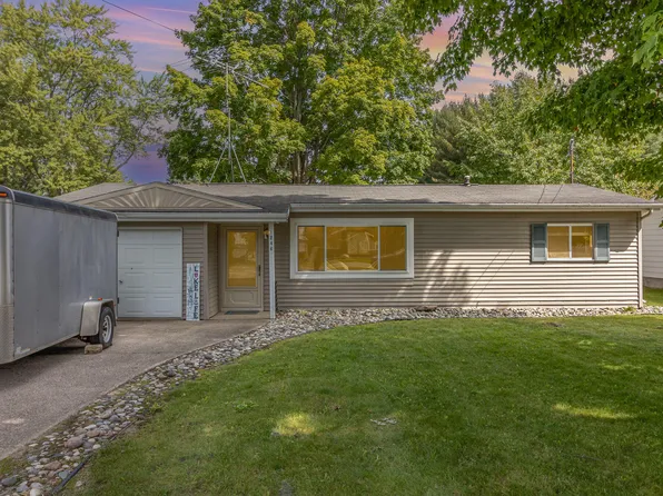 1246 Long Point Dr, Houghton Lake, MI 48629