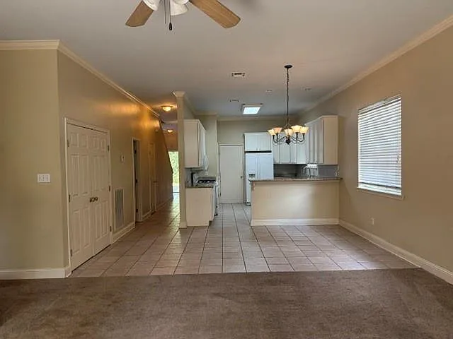 403 N Hullen St — Photo 4