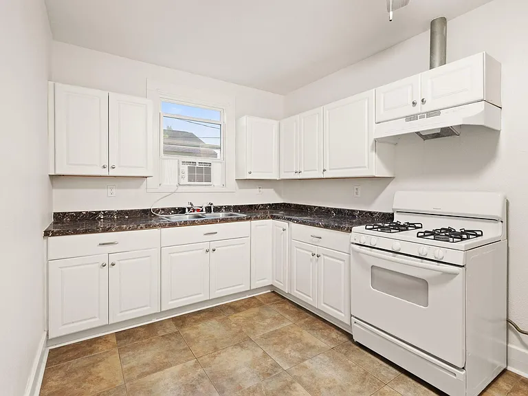 4728 Avenue R 1/2 — Photo 13