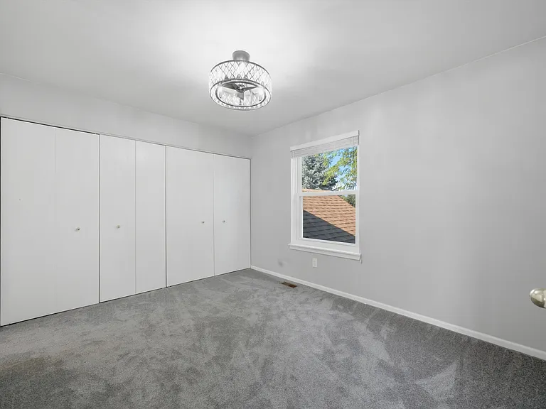 1912 Redwood Ln — Photo 11