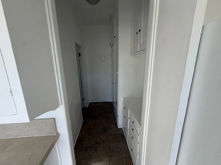2335 Miramar St — Photo 4