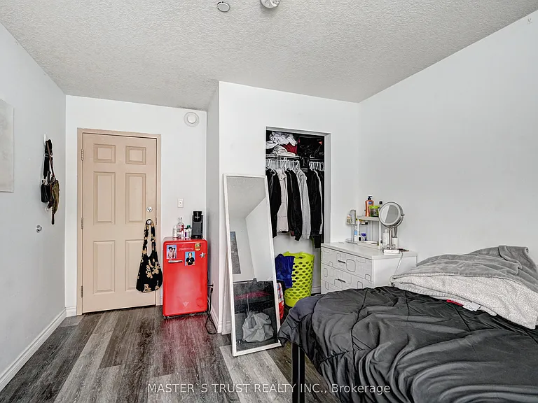 81 Columbia St W #12 — Photo 17