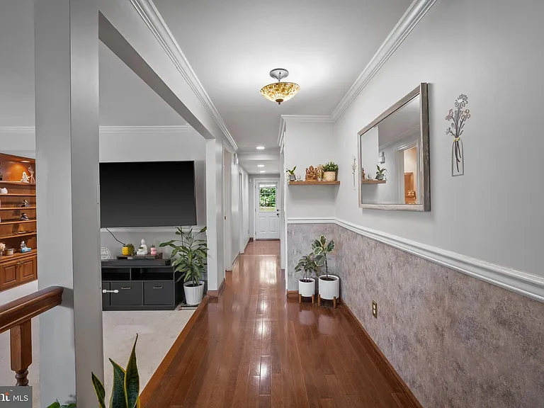 9405 Chatteroy Pl — Photo 4