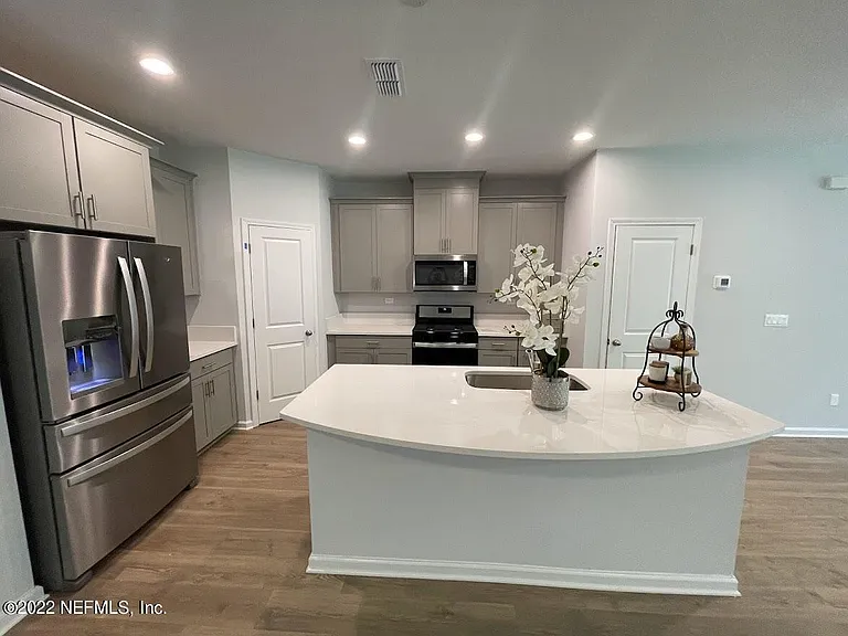 233 Charlie Way — Photo 2
