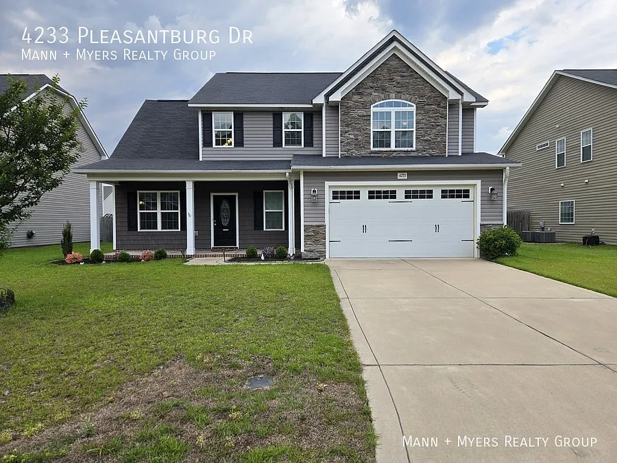 Beautiful Two-Story Home with Fenced Yard & Modern Finishes in Fayetteville, NC — Photo 2