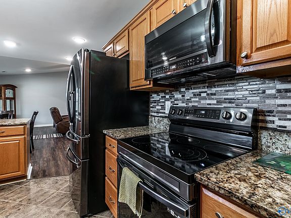 4th image of 216 Silverwood Ln