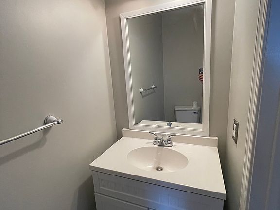 4th image of 906 Fitch Ct