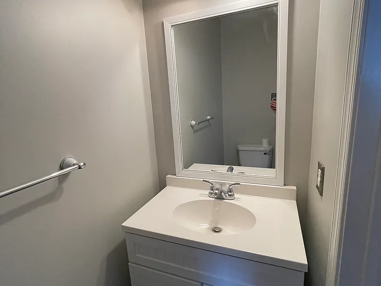906 Fitch Ct — Photo 4