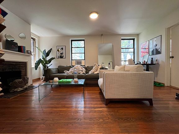 2nd image of 360 E 50th St APT 4E