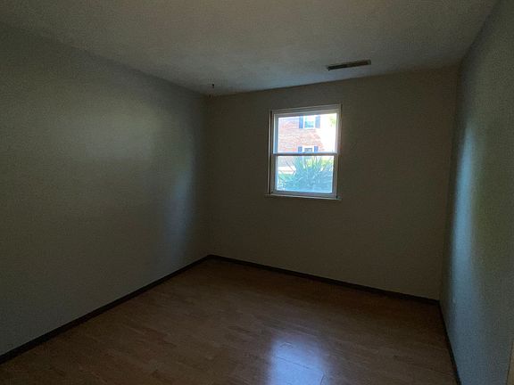 5th image of 1107 N Bradley Ave APT 1