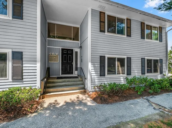 18 Beals Cove Rd APT H, Hingham, MA 02043