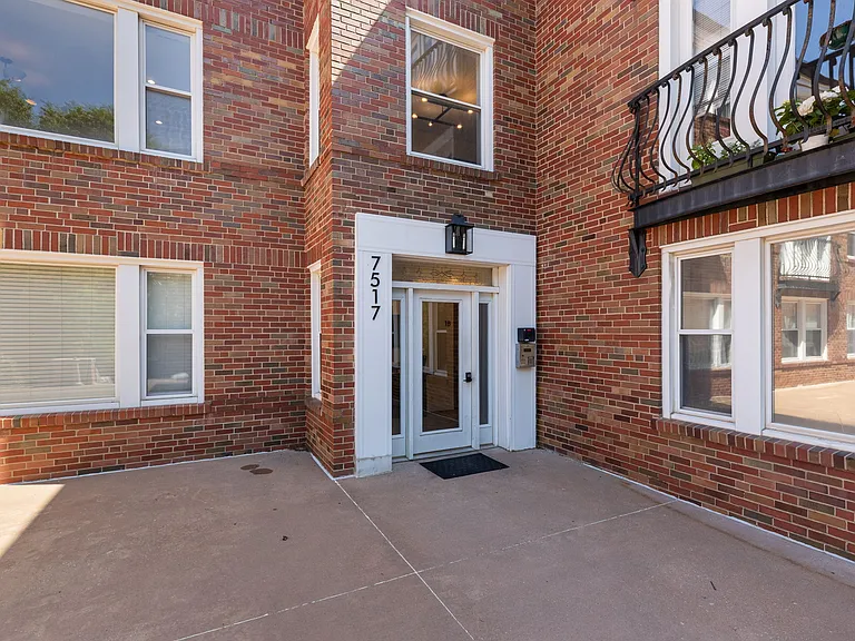 7517 Oxford Dr #2A — Photo 5