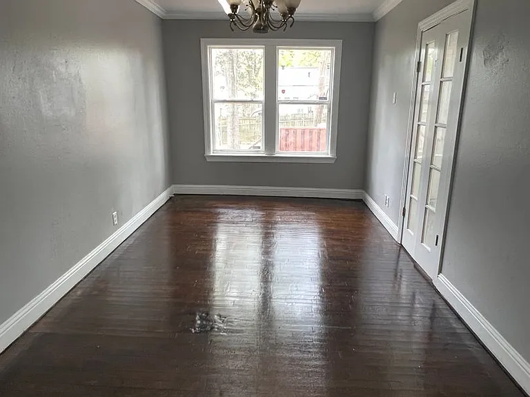 231 E Wyandotte St — Photo 4