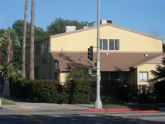 1st image of 6512 Balboa Blvd APT 1