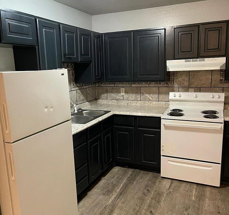 1st image of 2601 S Olive St #13