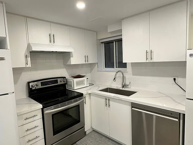 2389 Morrison Ave — Photo 5