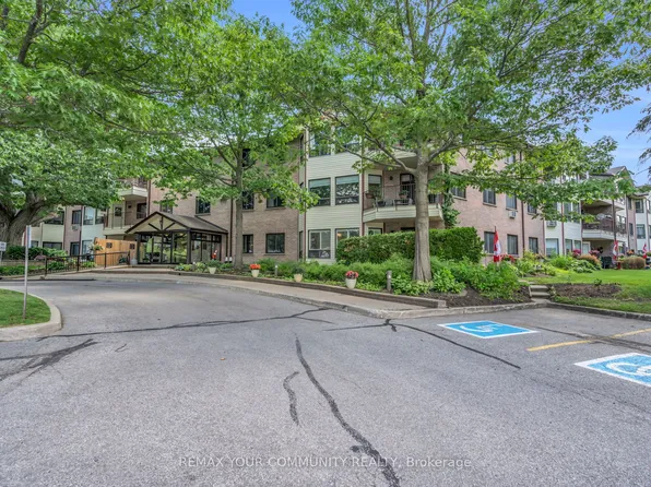 111 Grew Blvd #210, Georgina, ON L0E 1L0