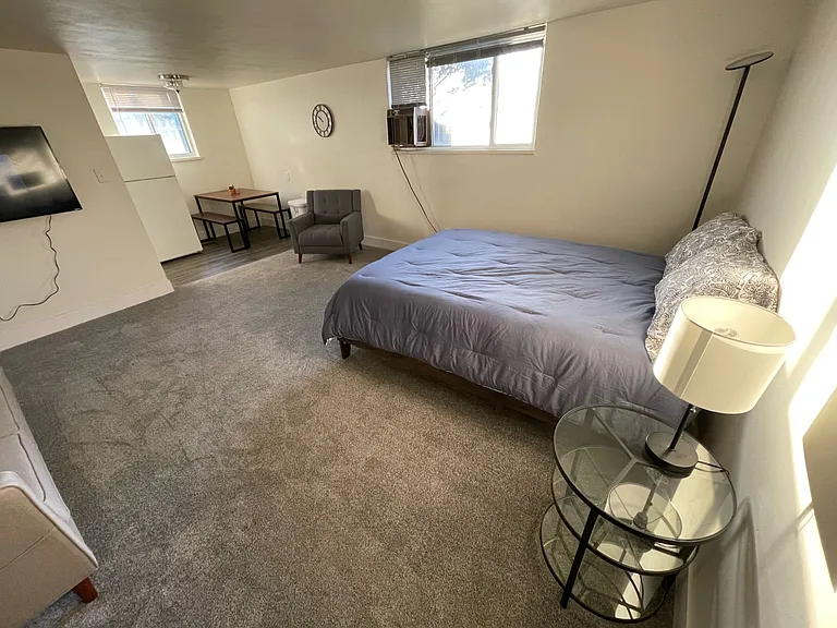 1210 Irving Ave #5 — Photo 12