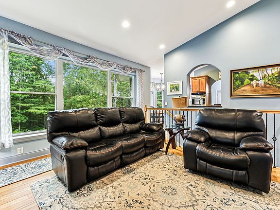 3rd image of 1064 Bills Ln