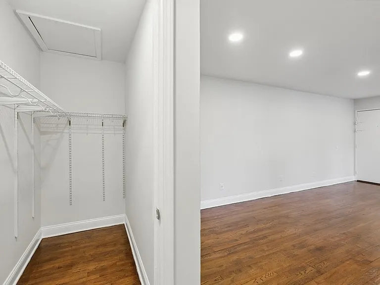 Riverview Terrace Apartments — Photo 8