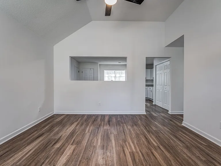 2551 Parkview Dr — Photo 12