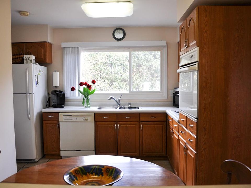 2nd image of 1121 Ivy Hall Ln