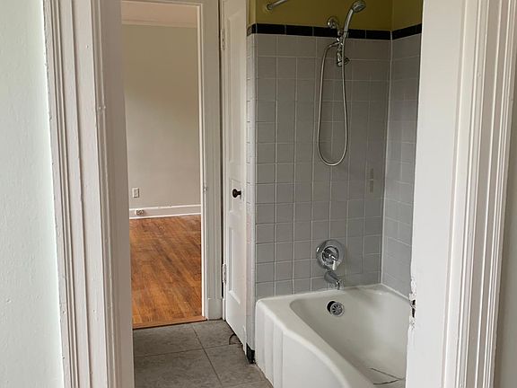 3rd image of 1623 Glenview Ave
