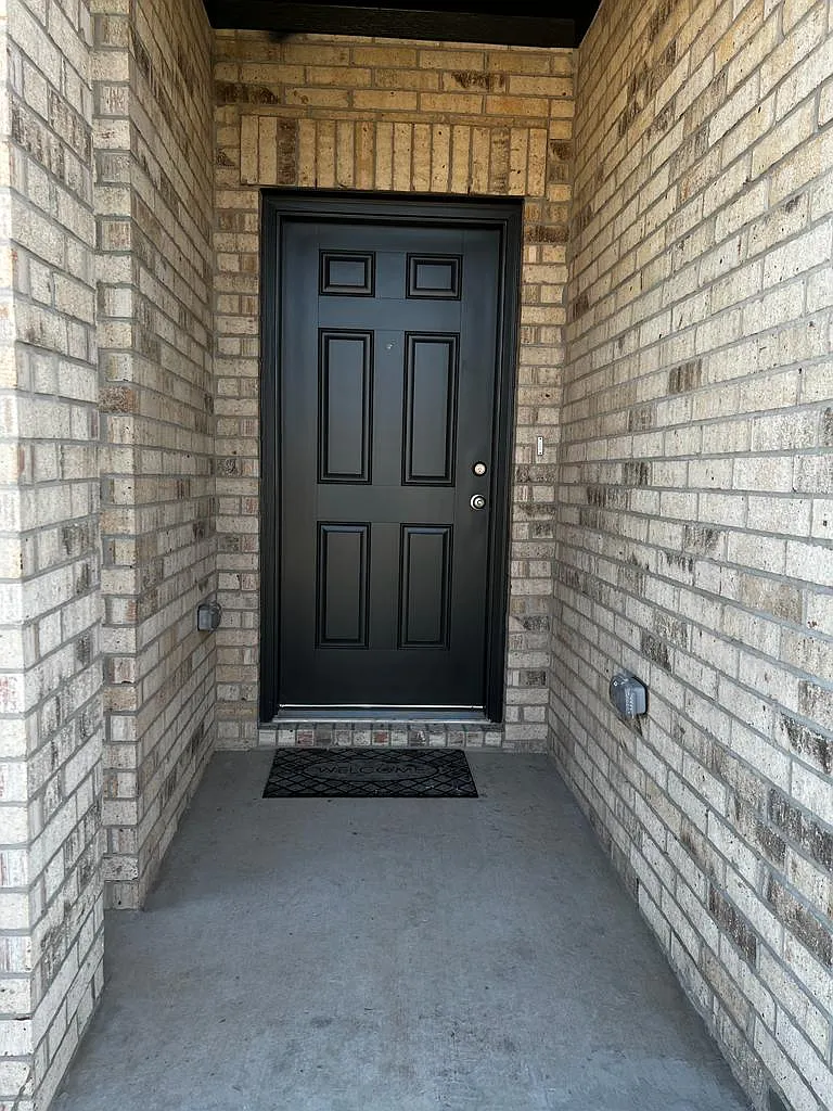 5 bed, 2483 sqft, $2,400 — Photo 3