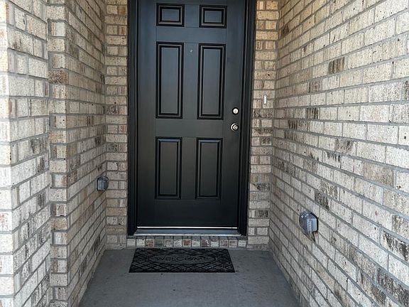 3rd image of 553 Hickory Ridge Dr