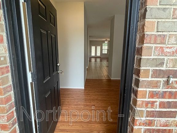 3rd image of 7200 Starwood Dr
