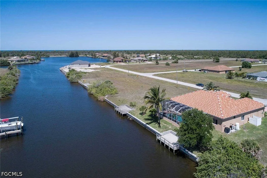 3 bed, 2.5 bath, 2252 sqft, $6,195 — Photo 4