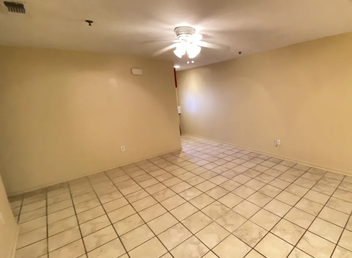 Building Photo - 1011 Rayburn Dr #101