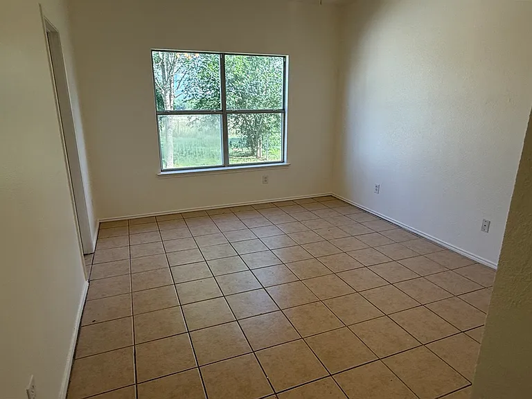 703 1/2 Westchester Rd — Photo 26