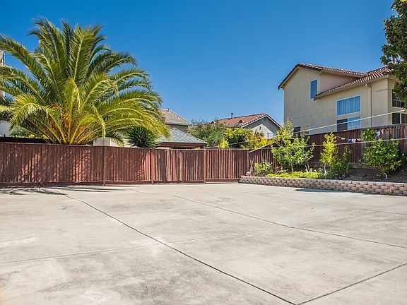 4th image of 596 Rock Rose Way
