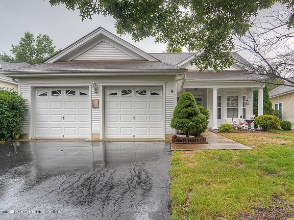 2nd image of 33 Bellflower Dr