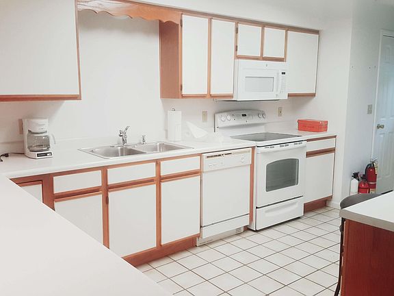 4th image of 350 S Wildwood Dr #20