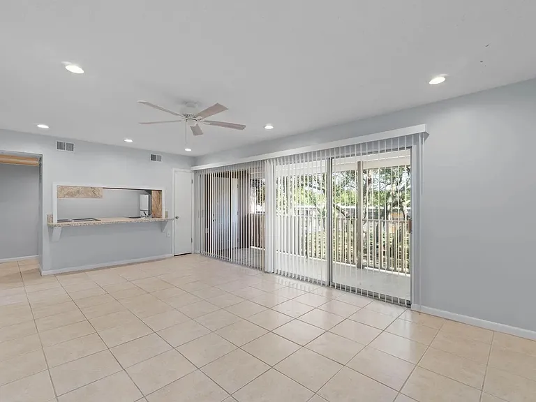 408 Marshall Ct NW #5 — Photo 11
