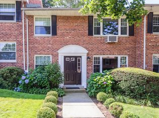 17 Madison Park Gdns #L, Port Washington, NY 11050