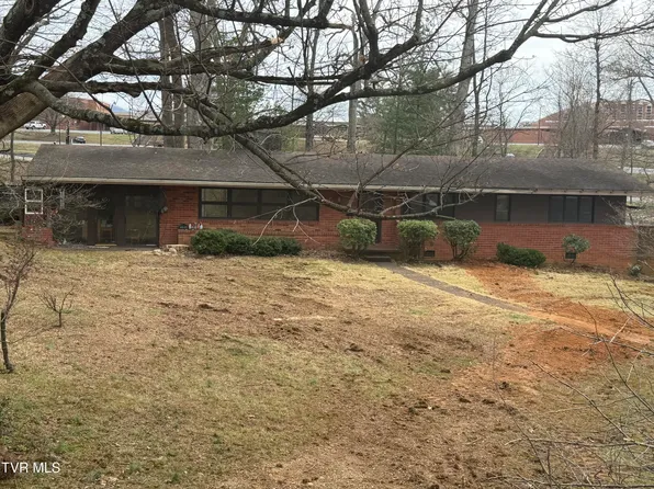 107 Oak Ln, Johnson City, TN 37604